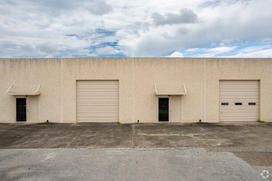 4922 Bush St, Corpus Christi, TX à louer - Photo de l’immeuble – Image 2 sur 5