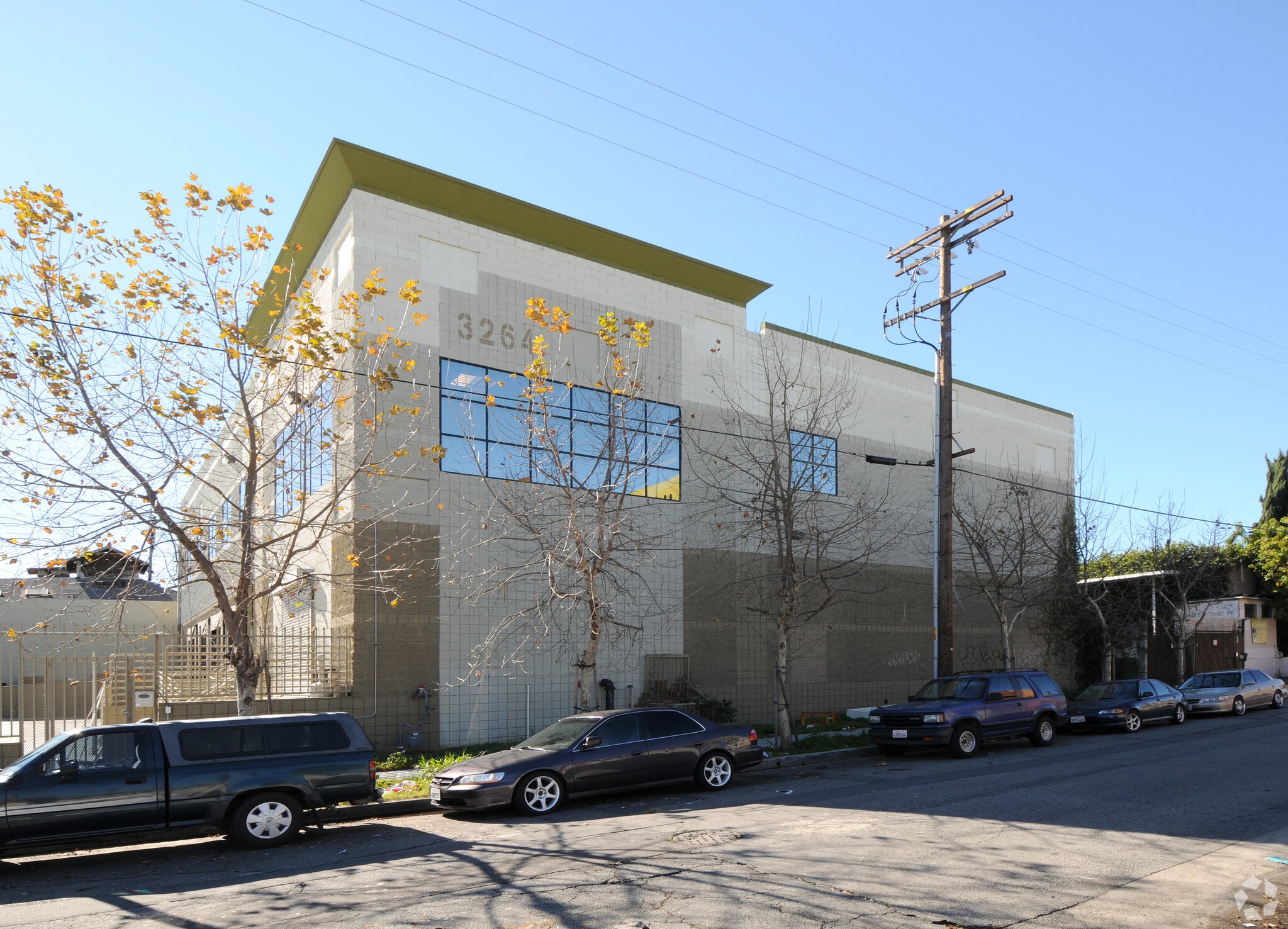 3264 Mines Ave, Los Angeles, CA à louer Photo principale– Image 1 sur 4