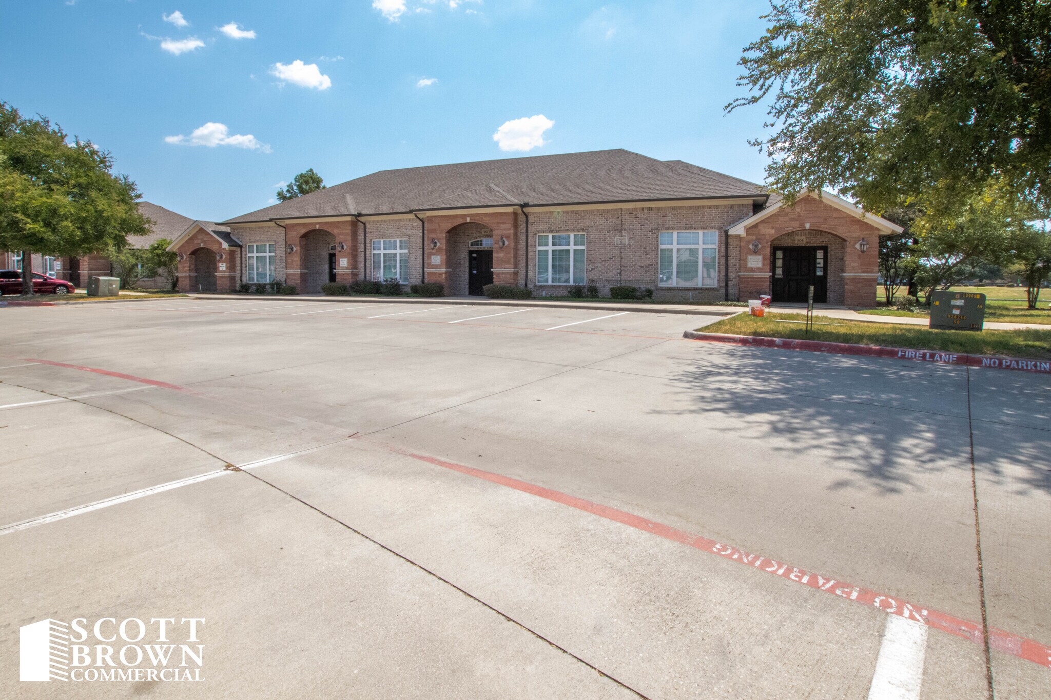 860 Hebron Pky, Lewisville, TX à louer Photo de l’immeuble– Image 1 sur 13