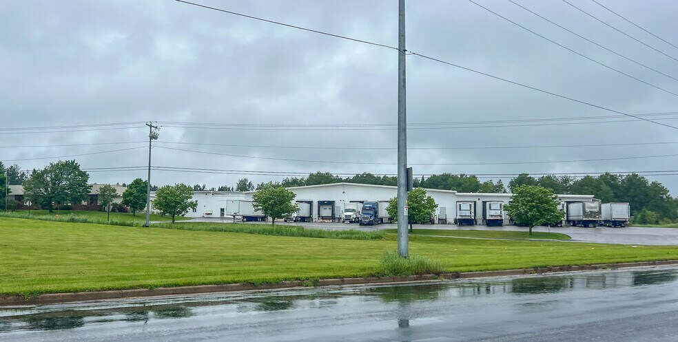 1906 N Peach Ave, Marshfield, WI à louer - Photo principale – Image 1 sur 15