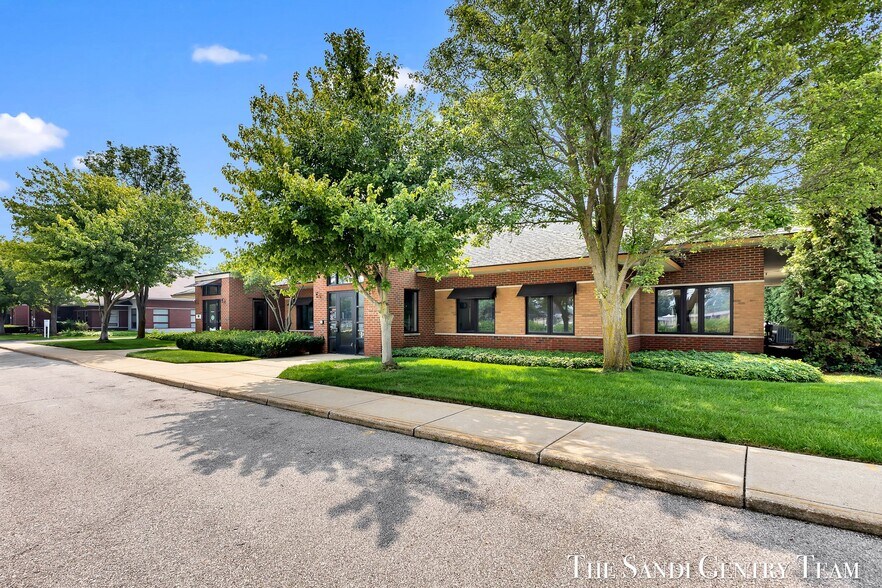 16986 Robbins Rd, Grand Haven, MI à louer - Photo de l’immeuble – Image 2 sur 13