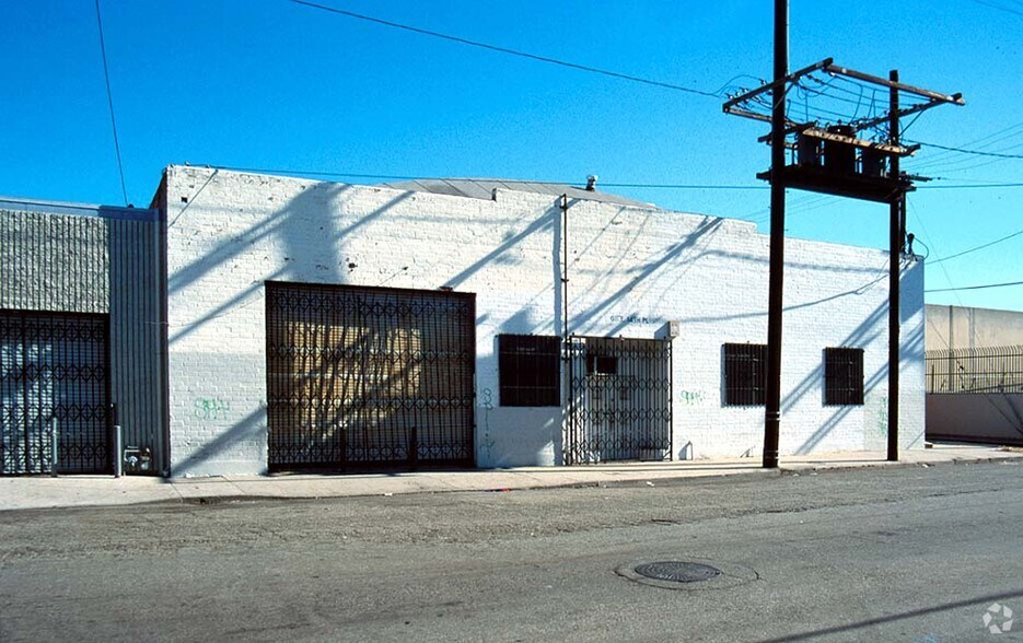 811 E 14th Pl, Los Angeles, CA à vendre - Photo de l’immeuble – Image 2 sur 3
