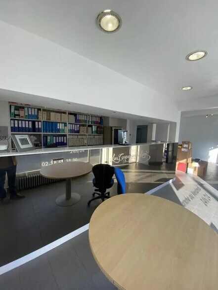 Local commercial dans Orléans à vendre - Photo de l’immeuble – Image 2 sur 19
