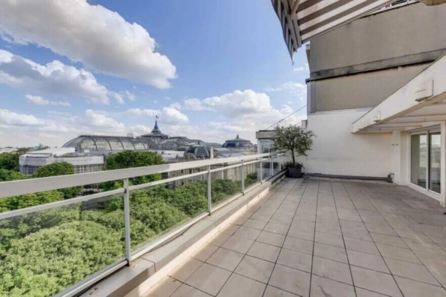 35 Avenue Franklin D. Roosevelt, Paris à louer - Photo de l’immeuble – Image 3 sur 25