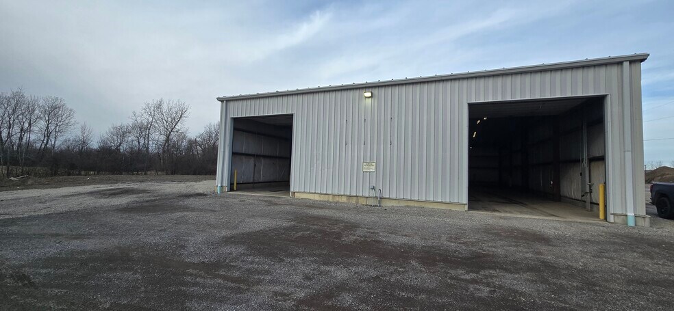 1359 E Hanthorn Rd, Lima, OH à louer - Photo de l’immeuble – Image 2 sur 4