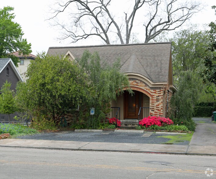 2430/2426 Sunset Blvd portefeuille de 2 biens à vendre sur LoopNet.fr - Photo principale – Image 1 sur 2