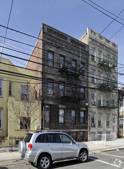 41 66th St, West New York, NJ à vendre - Photo principale – Image 1 sur 4