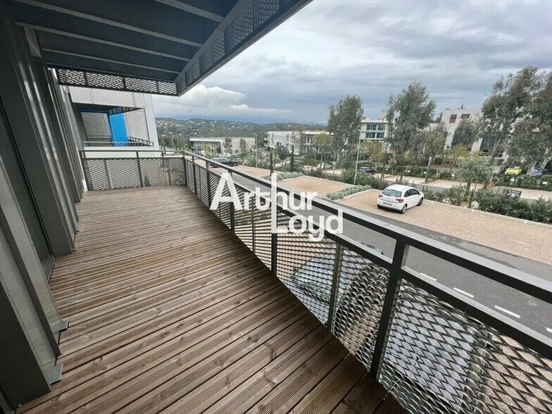 980 Avenue Roumanille, Biot à louer - Photo de l’immeuble – Image 3 sur 5