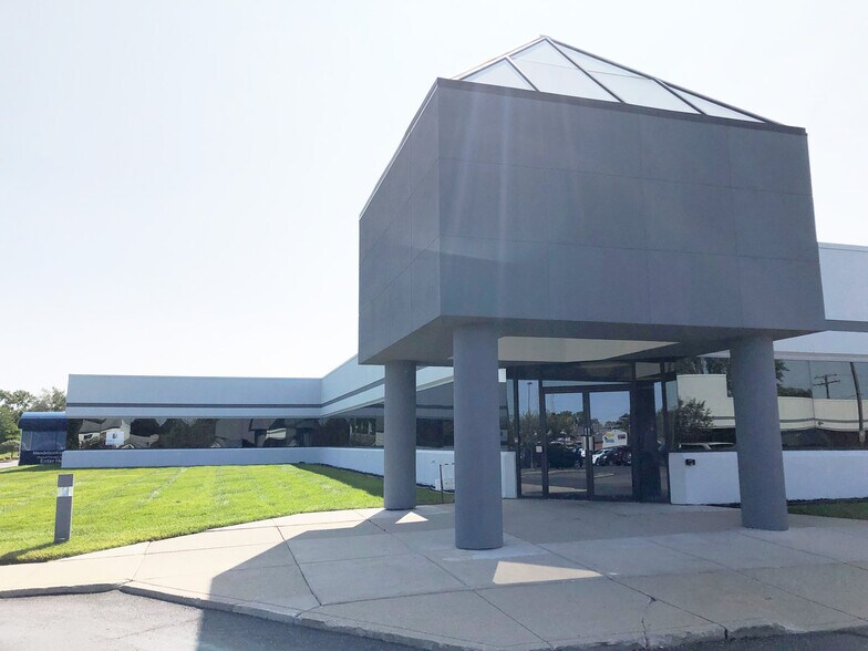 27472 Schoenherr Rd, Warren, MI à louer - Photo de l’immeuble – Image 2 sur 10