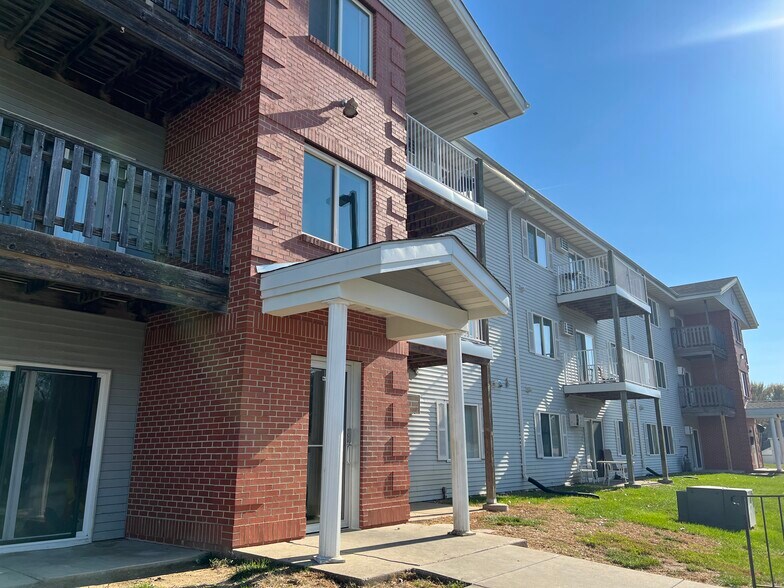 530 E Kenyon Ave, Des Moines, IA à vendre - Photo de l’immeuble – Image 2 sur 9
