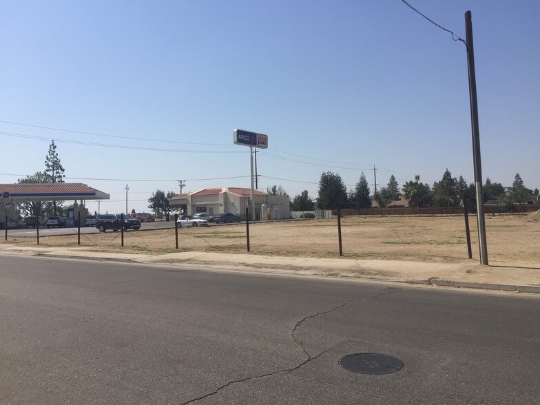 2812 Panama Ln, Bakersfield, CA à vendre - Photo de l’immeuble – Image 2 sur 7