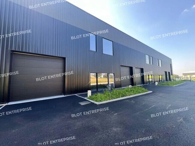 Plus de détails pour Local d’activités à vendre