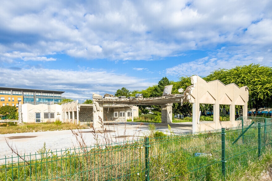 24 Espace Henry Vallée, Lyon à louer - Photo de l’immeuble – Image 2 sur 3
