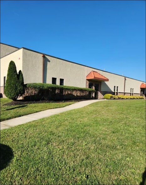 4 Linda Ln, Southampton, NJ à louer - Photo de l’immeuble – Image 2 sur 13