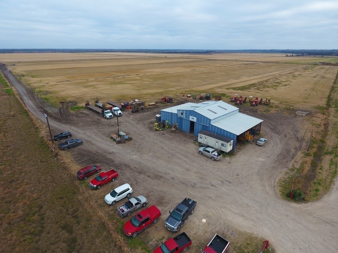 621 E Wolf Springs Rd, Ferris, TX à vendre Photo de l’immeuble– Image 1 sur 51