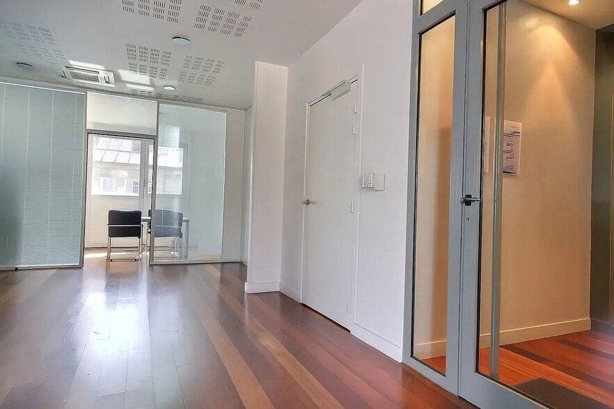 5 Bis Rue De Rochechouart, Paris à vendre - Photo de l’immeuble – Image 3 sur 10