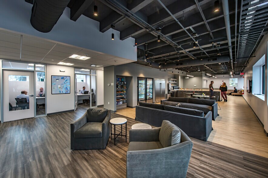 153 Needham St, Newton, MA à louer - Photo intérieure – Image 3 sur 3