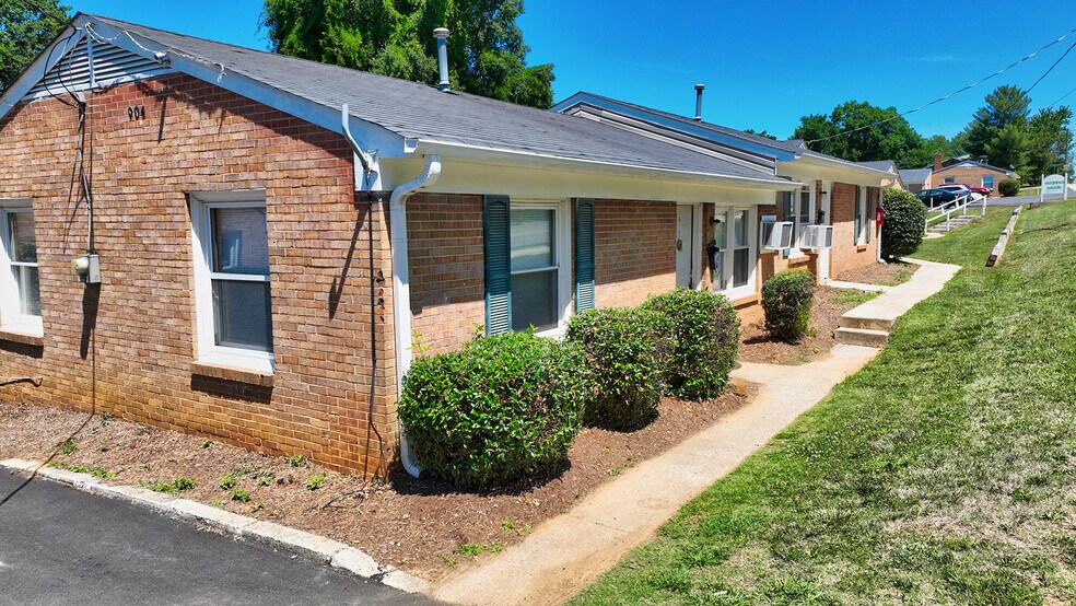 904 Lowdermilk St, Greensboro, NC à vendre - Photo de l’immeuble – Image 3 sur 8