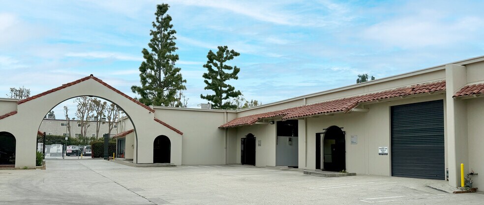 18320-18330 Oxnard St, Tarzana, CA à louer - Photo de l’immeuble – Image 3 sur 13