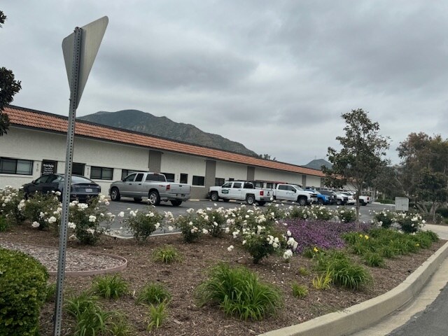 610-628 Calle Plano, Camarillo, CA à louer Photo de l’immeuble– Image 1 sur 7