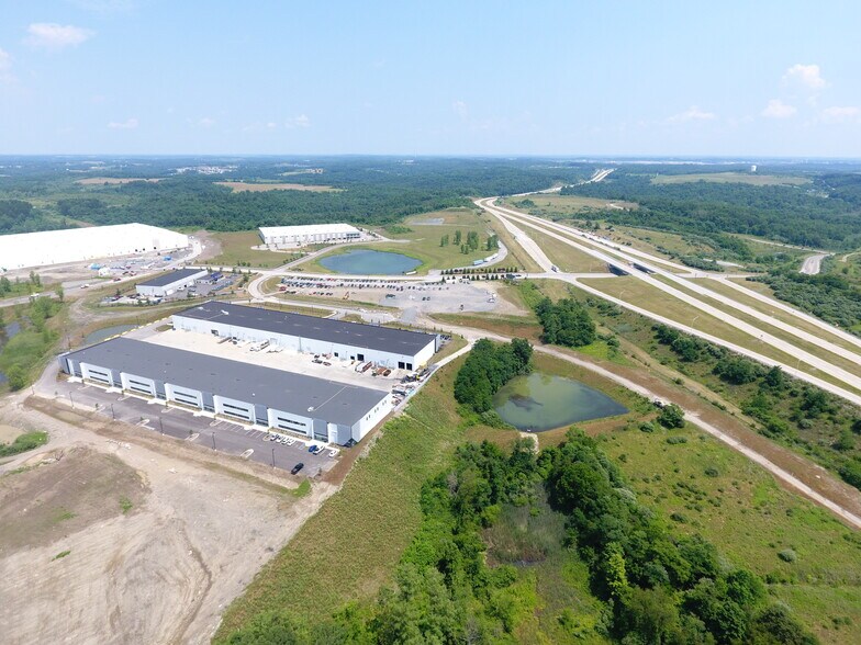 110 S Campus Dr, Imperial, PA à louer - Photo de l’immeuble – Image 3 sur 14