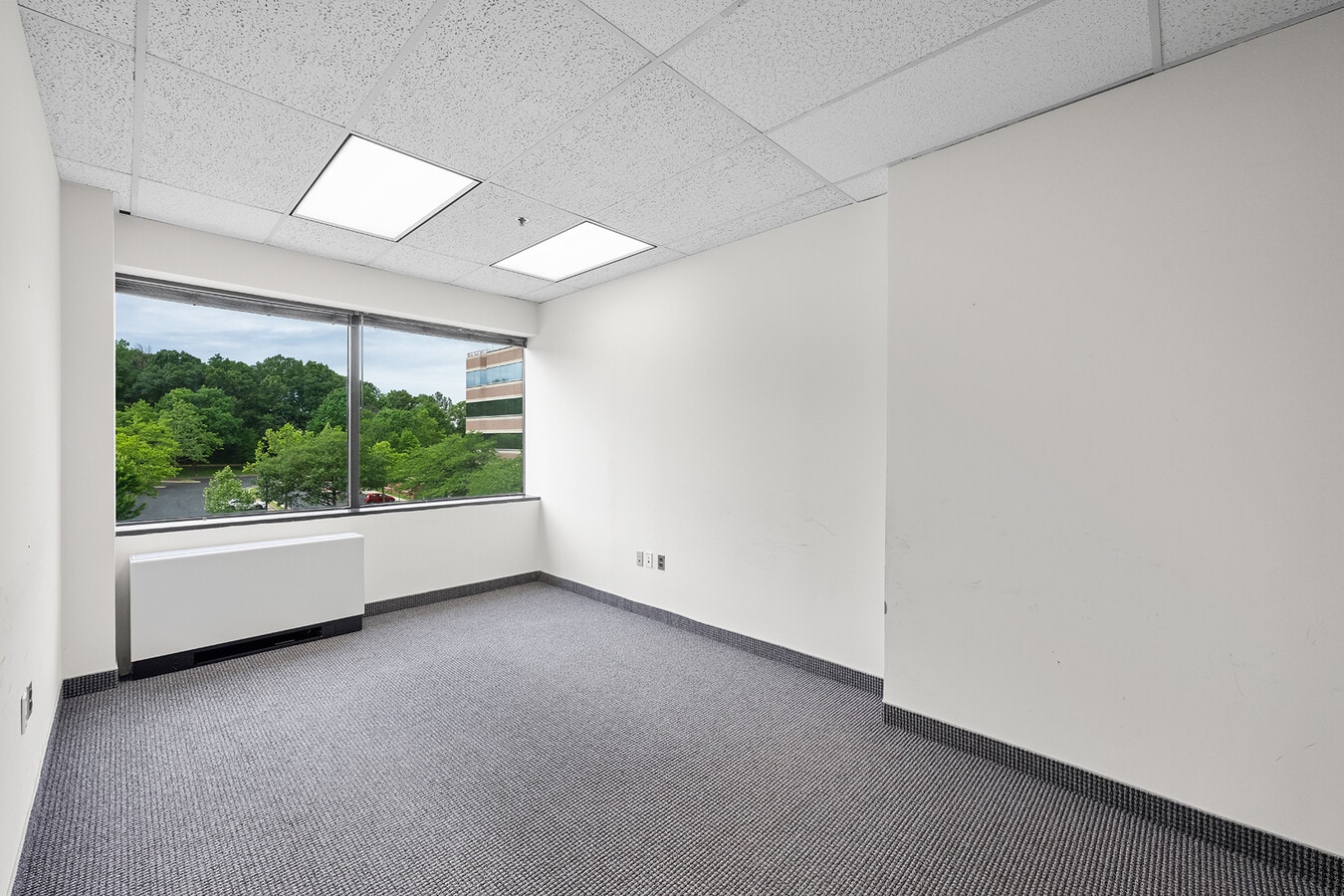 11490 Commerce Park Dr, Reston, VA 20191 - Lot 340 -  - Photo intérieure - Image 1 of 13