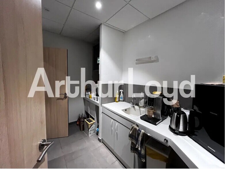 Bureau dans Hérouville-Saint-Clair à louer - Photo de l’immeuble – Image 2 sur 3