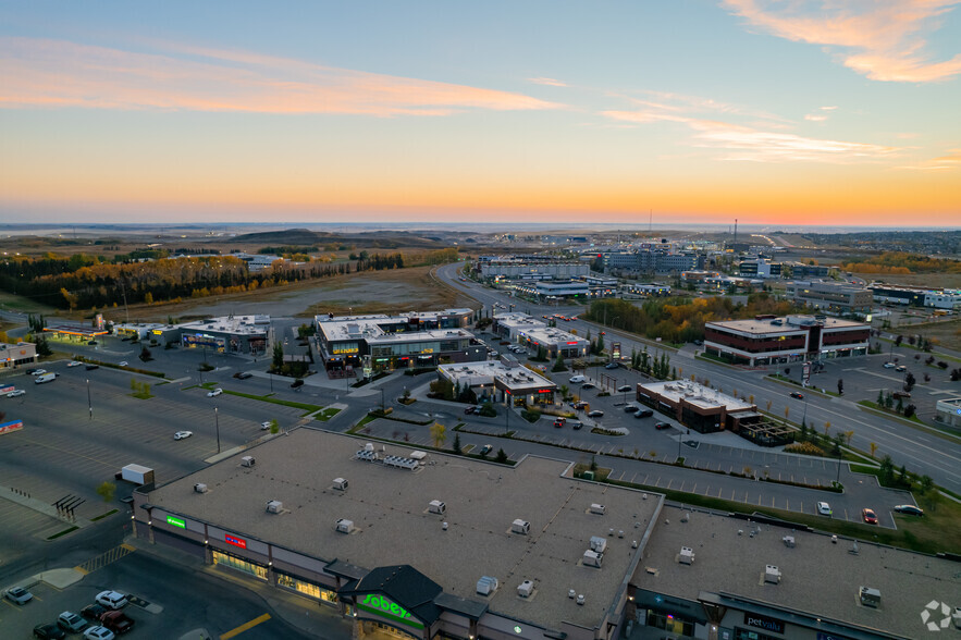 8650 112th Ave NW, Calgary, AB à louer - Aérien – Image 2 sur 7