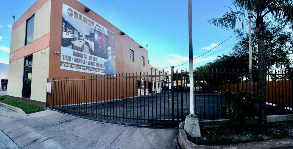 3090 SW 8th St, Miami, FL à louer - Photo de l’immeuble – Image 2 sur 4