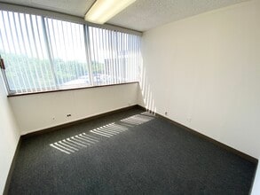 5901 N Cicero Ave, Chicago, IL à louer Photo intérieure– Image 2 sur 6