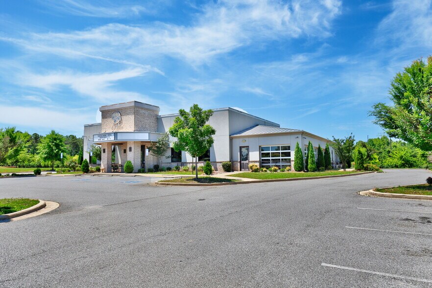 3040 Capps Way, Opelika, AL à vendre - Photo principale – Image 1 sur 28