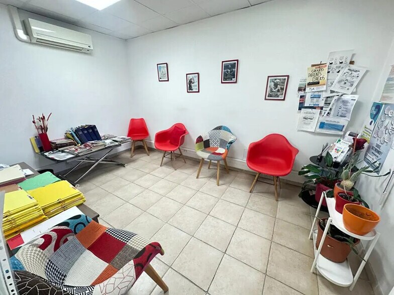 Bureau dans Bouc-Bel-Air à vendre - Photo de l’immeuble – Image 2 sur 7