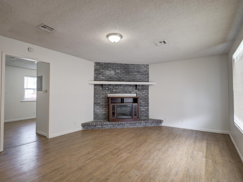 1902-2008 J F Kennedy St, Pittsburg, KS à vendre - Photo de l’immeuble – Image 2 sur 38