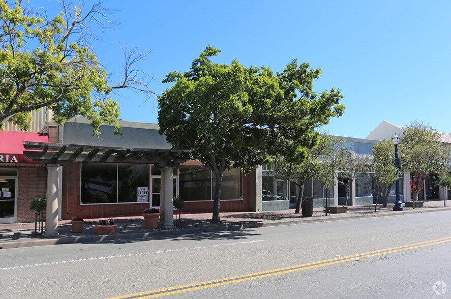 912-932 Texas St, Fairfield, CA à louer - Photo de l’immeuble – Image 2 sur 2