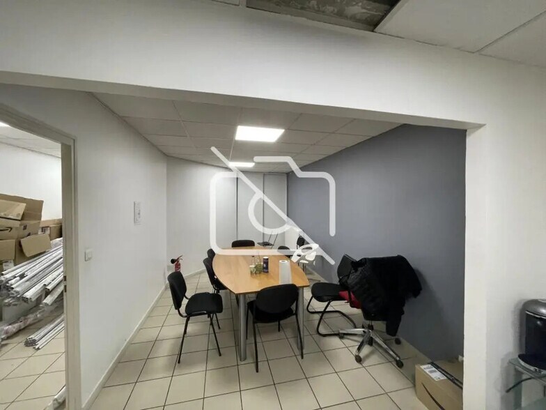 Industriel/Logistique dans Grigny à vendre - Photo de l’immeuble – Image 2 sur 4