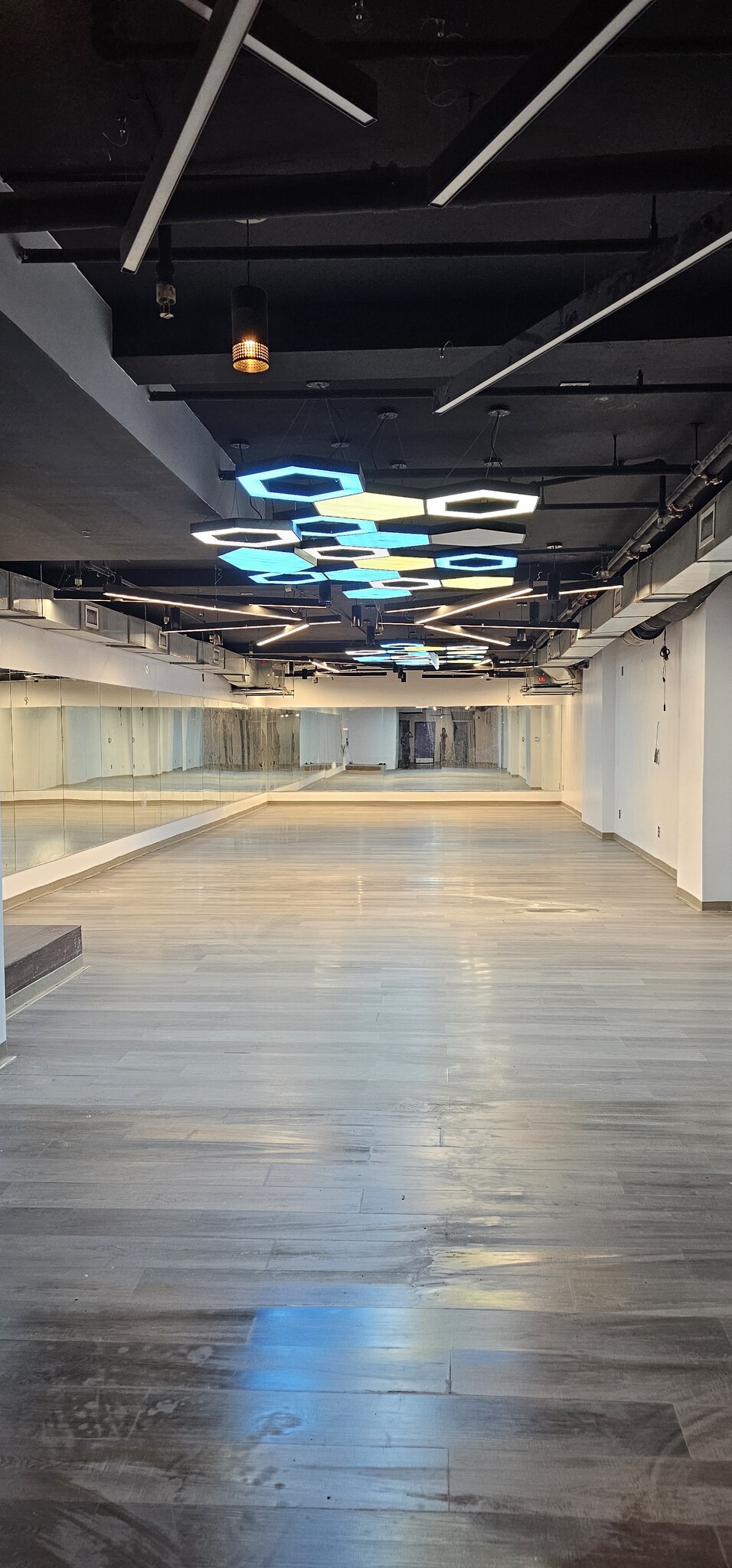 131-35 Fowler Ave, Flushing, NY à louer Photo intérieure– Image 1 sur 3