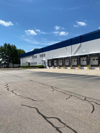 Plus de détails pour 33 Suffolk Rd, Mansfield, MA - Industriel/Logistique à louer