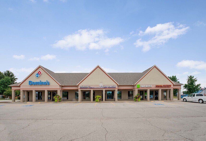 801-925 W Maple St, Hartville, OH à louer - Photo de l’immeuble – Image 3 sur 6
