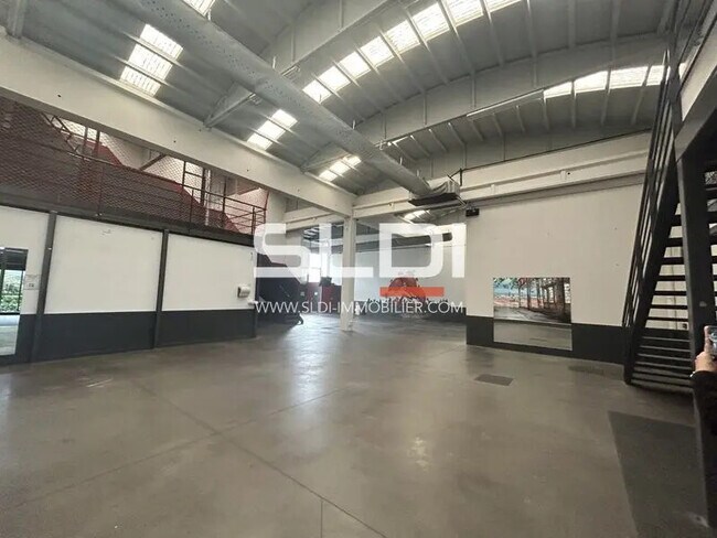 Plus de détails pour Bureau, Local d'activités à louer