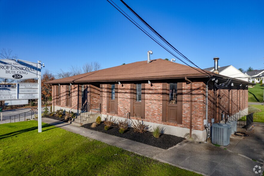250 Eddie Dowling Hwy, North Smithfield, RI à louer - Photo de l’immeuble – Image 2 sur 7