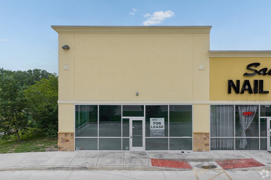 1499 E Court St, Seguin, TX à louer - Photo de l’immeuble – Image 3 sur 8