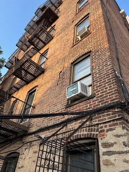 2431 Crotona Ave, Bronx, NY à vendre - Photo de l’immeuble – Image 3 sur 10