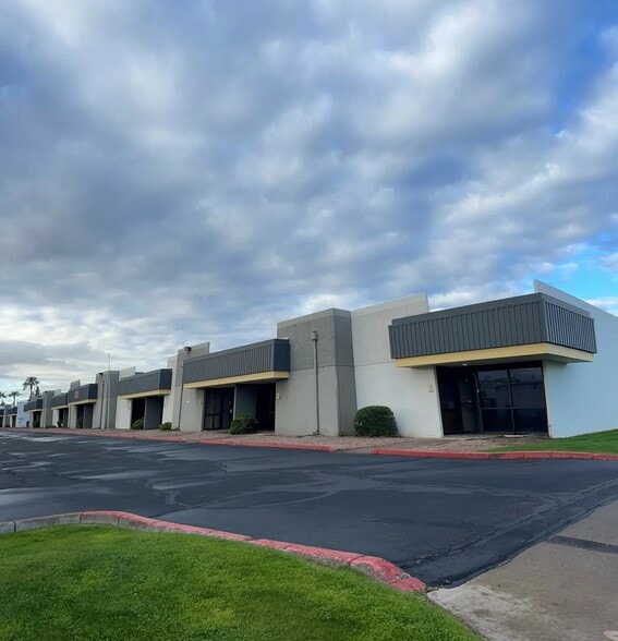 325 S Westwood St, Mesa, AZ à louer - Photo de l’immeuble – Image 1 sur 6