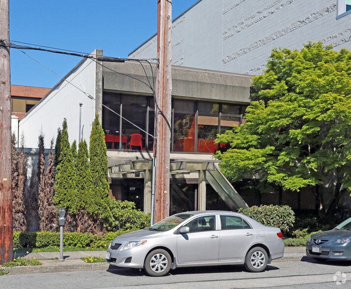 1777 W 8th Ave, Vancouver, BC à vendre - Photo principale – Image 1 sur 2