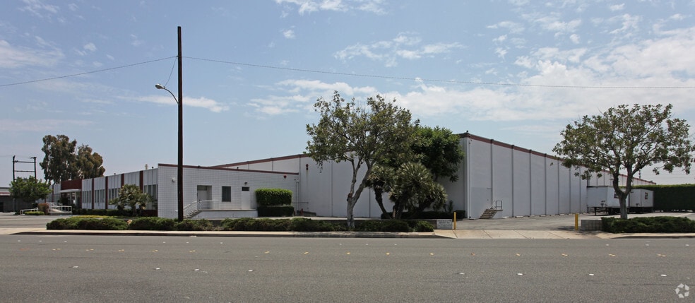 2650 Commerce Way, Commerce, CA à louer - Photo principale – Image 1 sur 2