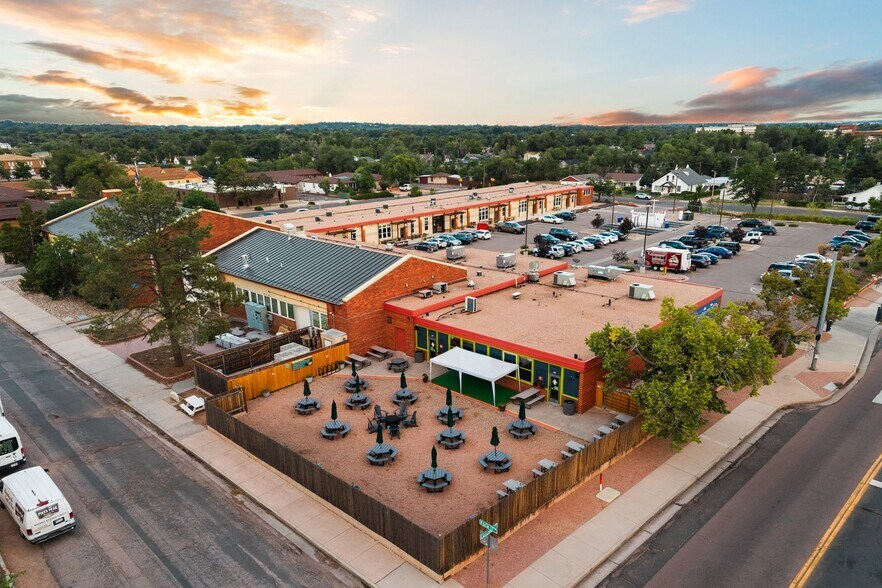 2727 N Cascade Ave, Colorado Springs, CO à louer - Photo de l’immeuble – Image 3 sur 39