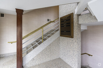 99 Wayland Ave, Providence, RI à louer Hall d’entrée– Image 1 sur 11