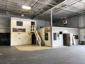 2717-2729 E Adamo Dr, Tampa, FL à louer Photo intérieure– Image 2 sur 4