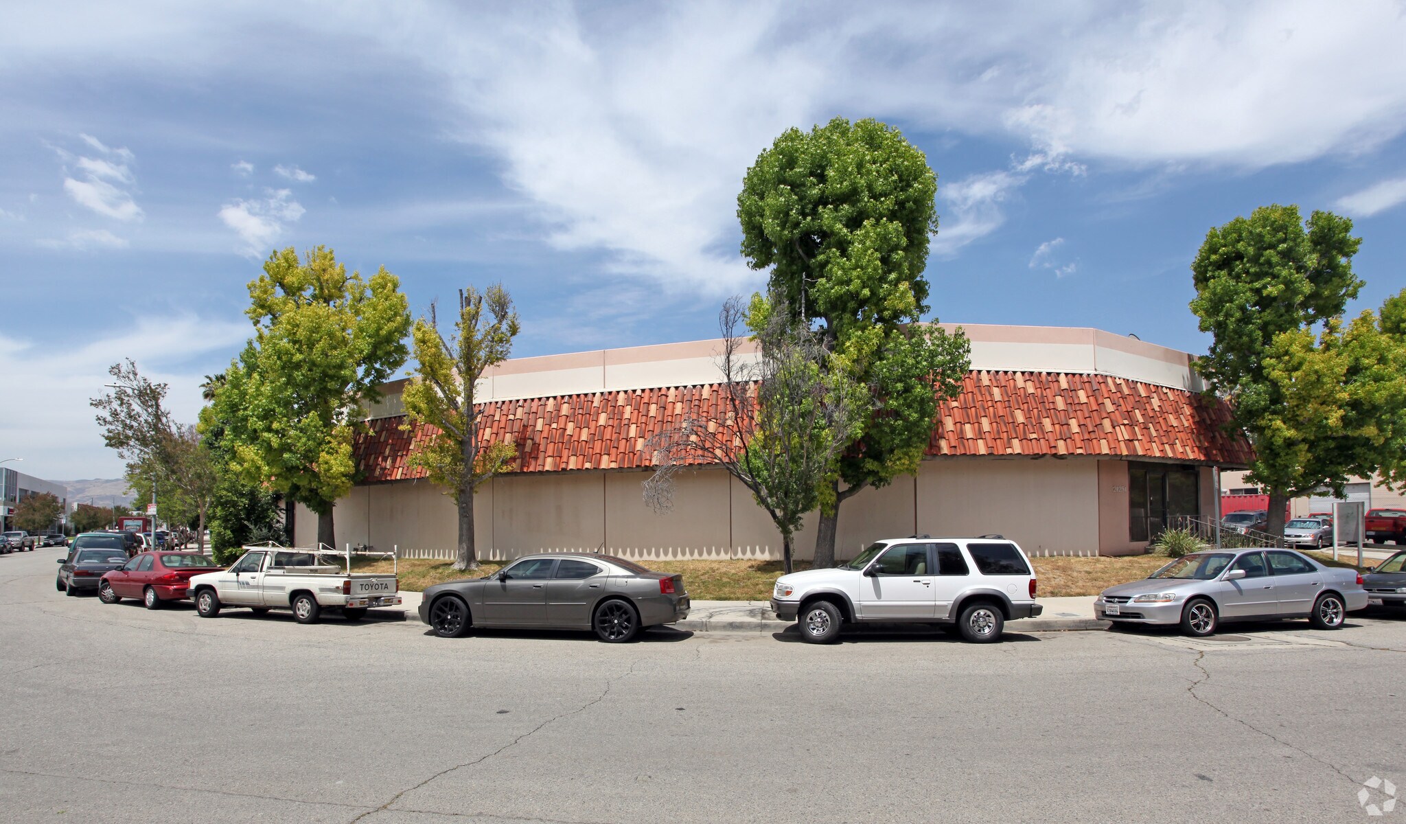21251-21311 Deering Ct, Canoga Park, CA à louer Photo principale– Image 1 sur 9