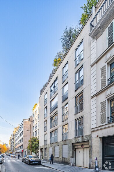 25 Rue De Chazelles, Paris à louer - Photo de l’immeuble – Image 3 sur 3